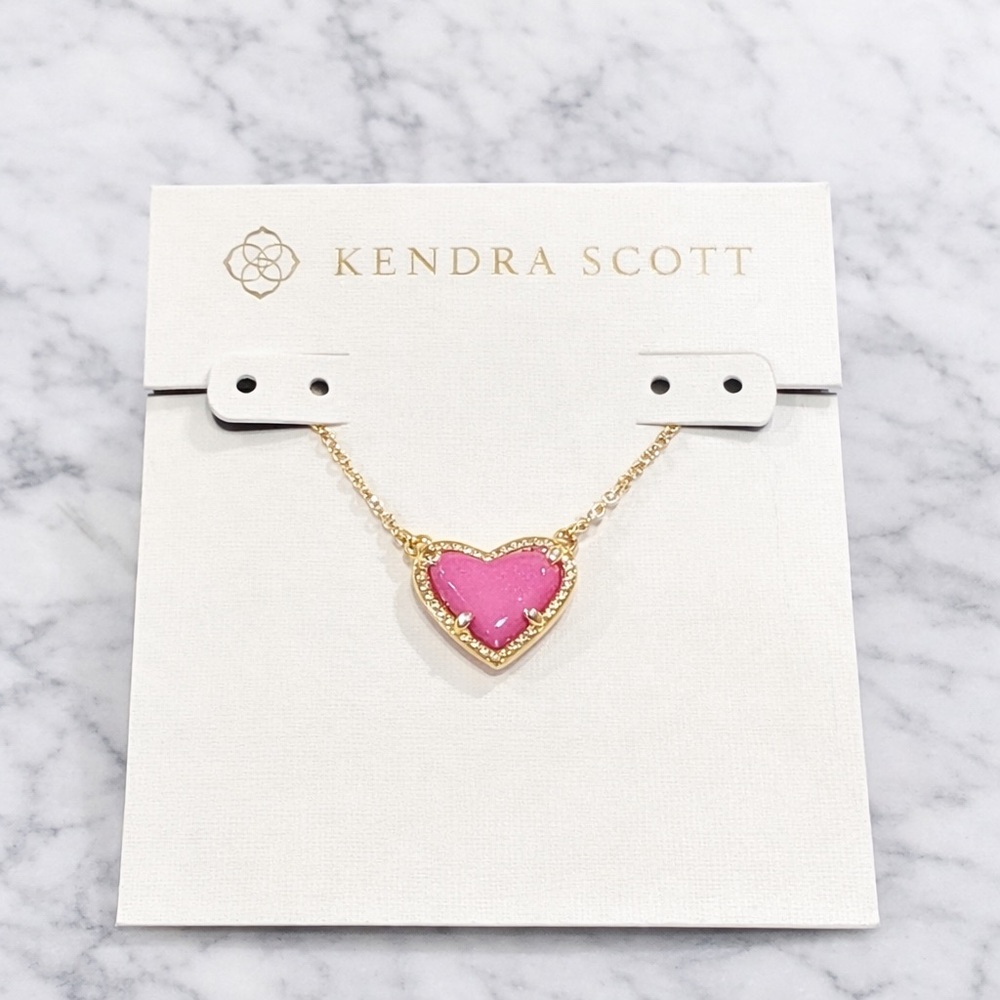 Kendra Scott Ari Pink Heart Necklace Gold Tone NWT Gift Ready - Picture 2 of 3
